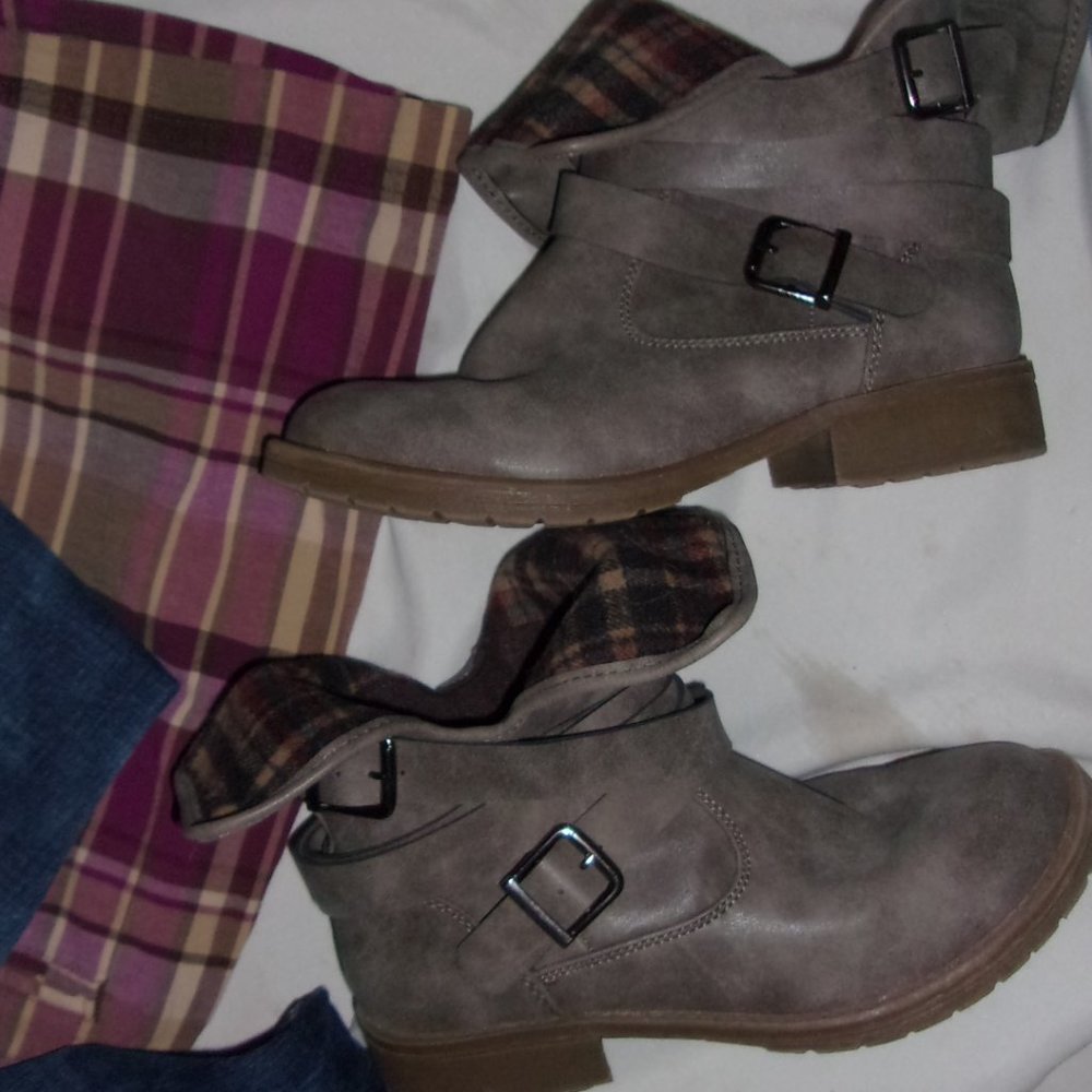 size 5 womens gray  faux leather ankle tall boots winter fall five